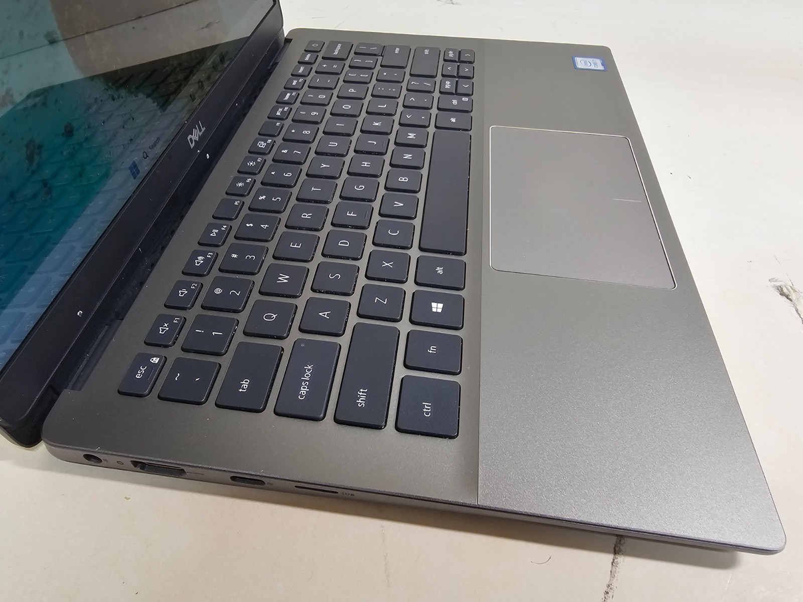 Dell Latitude 3301 Laptop – 1.8 GHz i7-8565U 8GB 256GB SSD Wi-Fi Cam 13.3″ – SP1
