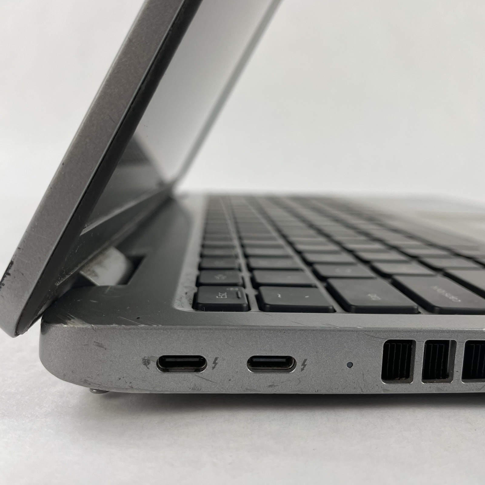 Dell Latitude 5550 15.6″ Ultra 7 155U 2.10 GHz No SSD/OS/AC/RAM – READ