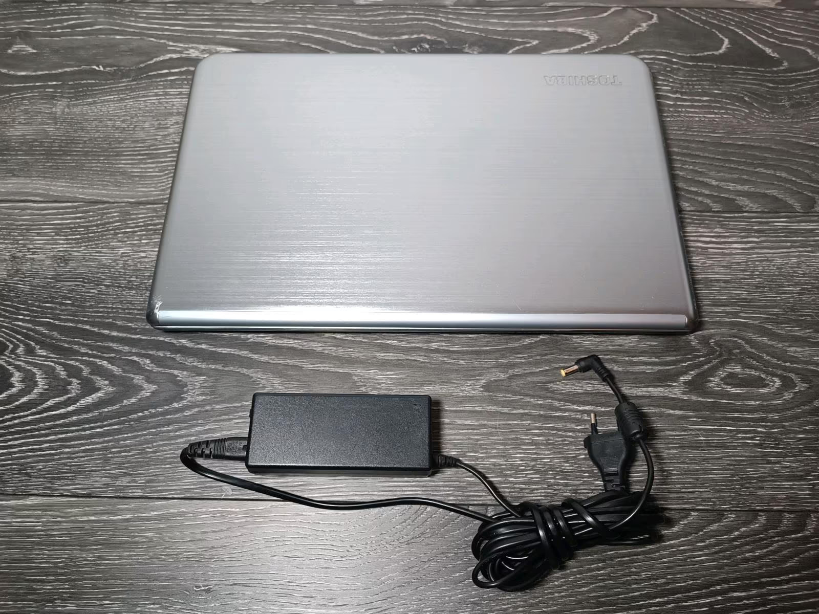 Toshiba Satellite S70 Notebook Laptop PC 2.5 GHz i3 Windows