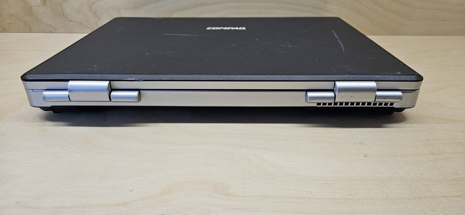 Retro Compaq Presario V5000 AMD Sempron 1.8Ghz / 384Mb Ram / NO HDD NO PSU