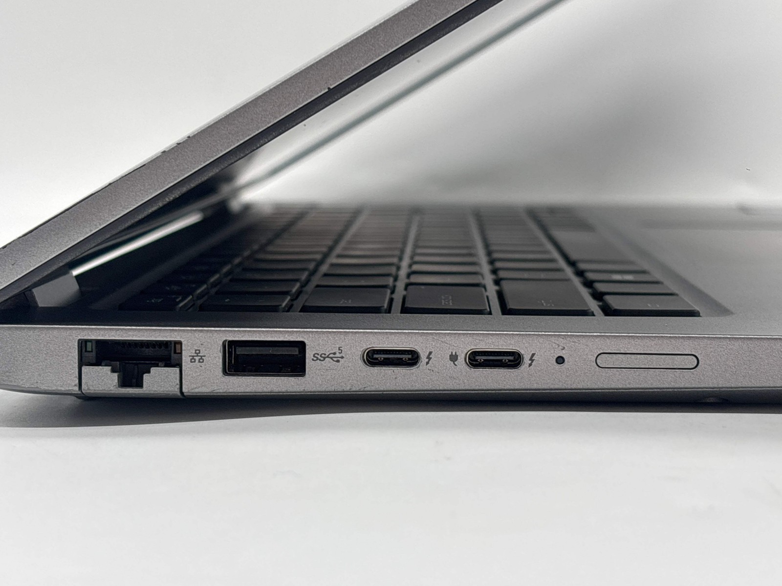 Dell Latitude 5440 14″ i5-1335U 16GB RAM 256GB SSD – Used