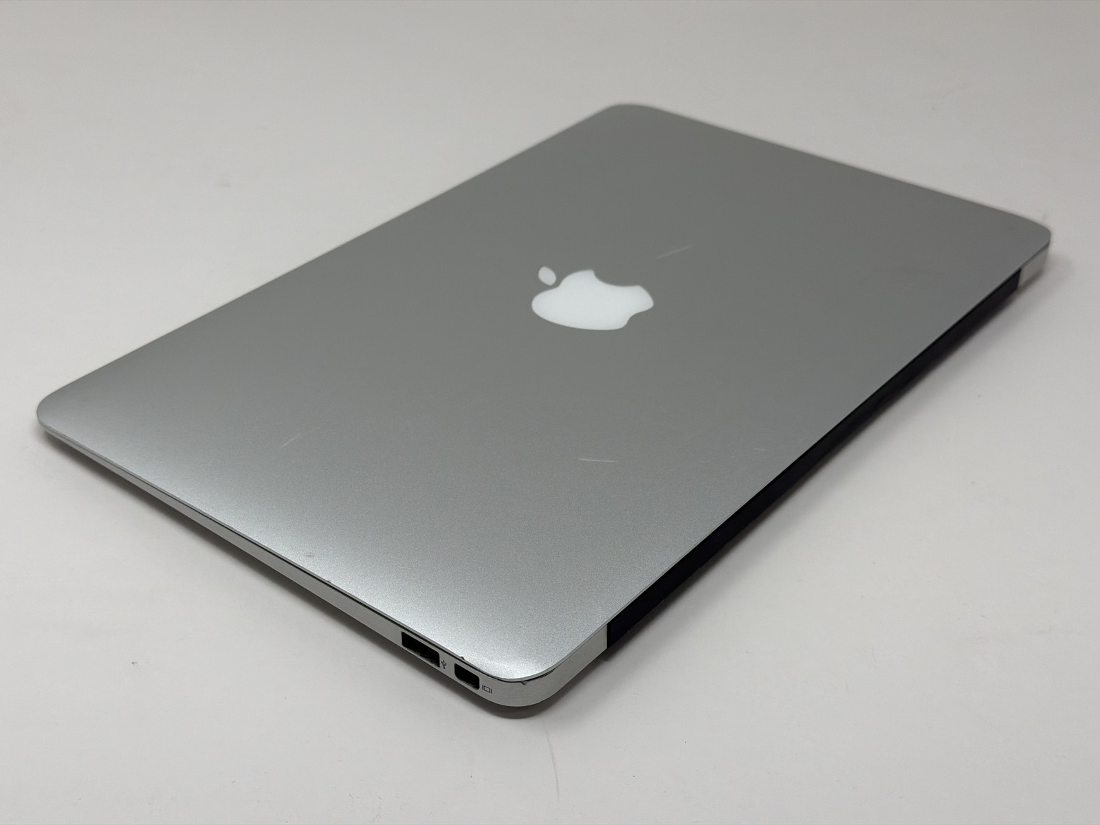 Apple MacBook Air Core 2 Duo 1.4GHz 64GB 11in Screen A1370 EMC2393 2010 Good