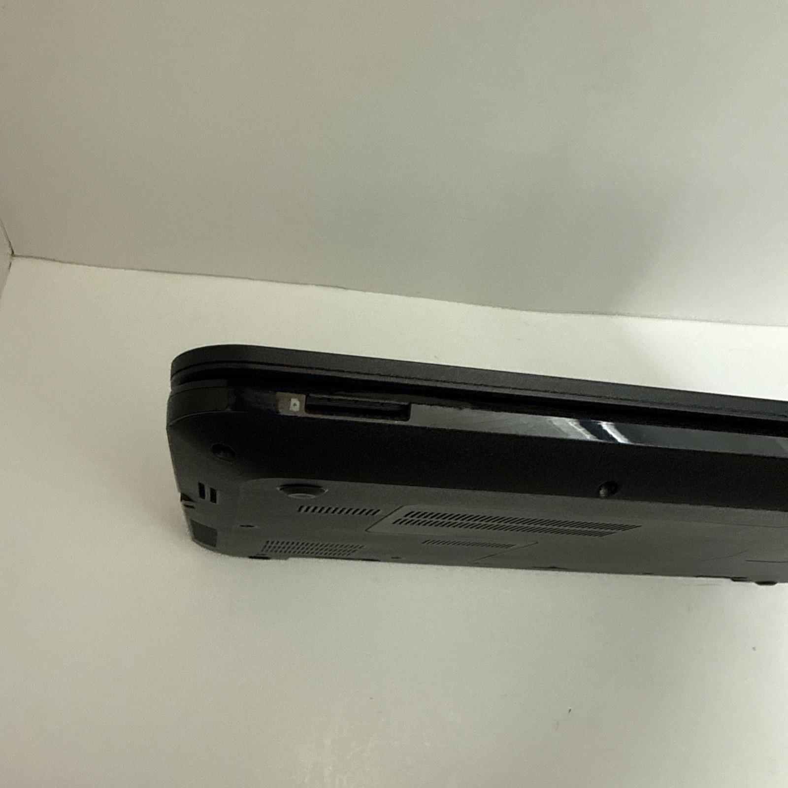 HP 255 Laptop AMD A4 4gb Radeon R2 15.6″ win 10 250GB HDD – No Battery – As Is