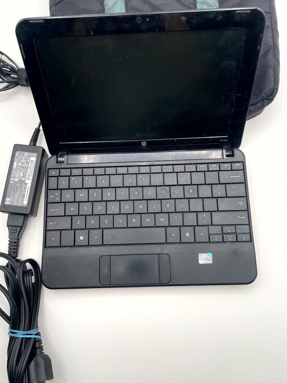 HP Mini 110-1046NR Laptop Black 10.1″ Widescreen Intel Atom with Adapter & Bag