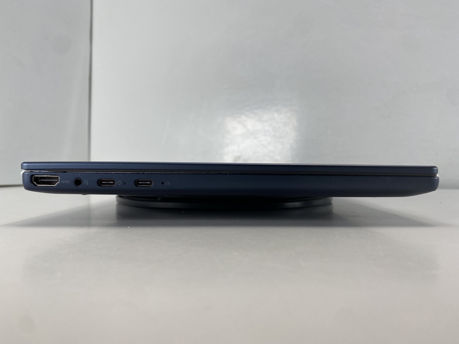 Lenovo Laptop Ideapad 5 2-in-1 14AGP11 14″ AMD Ryzen AI 7 445 1TB- Cosmic Blue