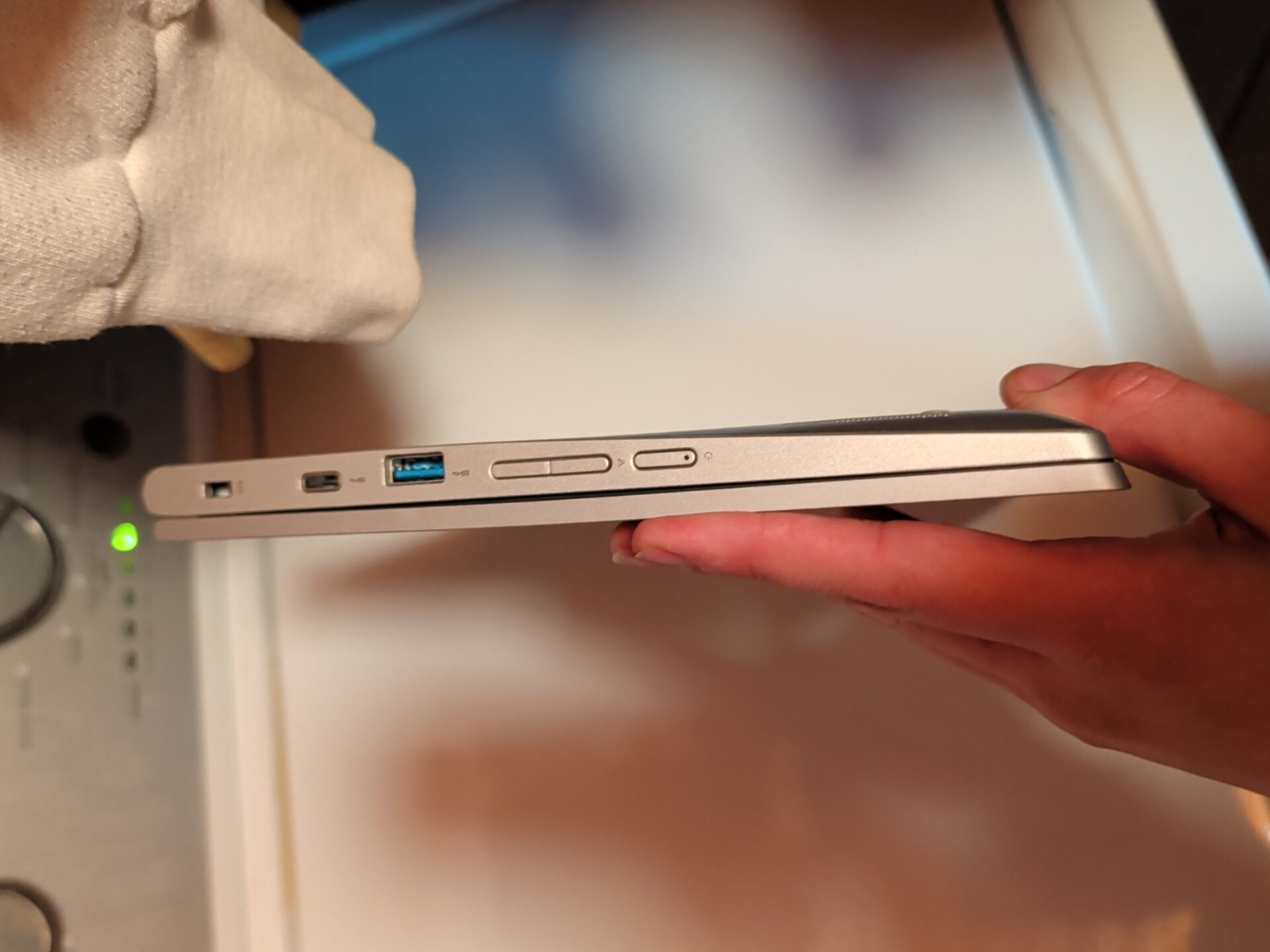 Lenovo Chromebook C340 Flip 11.6″ HD N4000 4 64GB, Model 81TA0001US