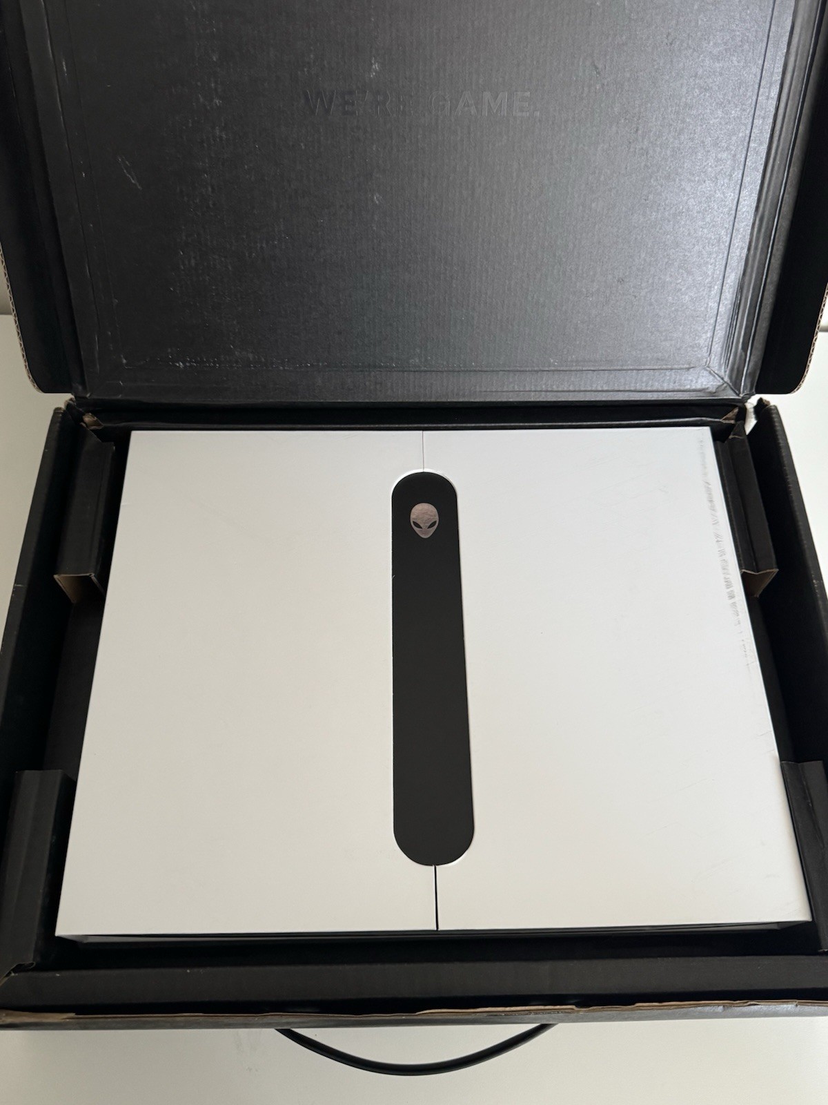 Alienware X16 R2 Silver 240Hz QHD+ 2.3 GHz Ultra 9 185H 32GB 1TB SSD RTX 4080
