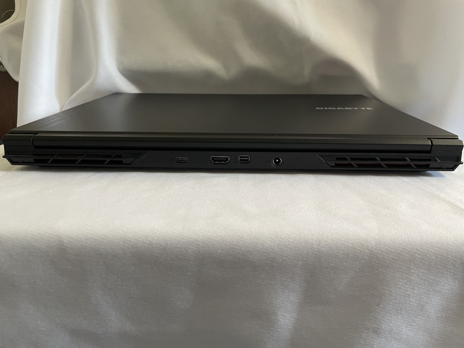 Gigabyte G6 KF WUXGA 165hz (Intel i7-13620H RTX 4060 8GB 32GB/1TB) Gaming Laptop