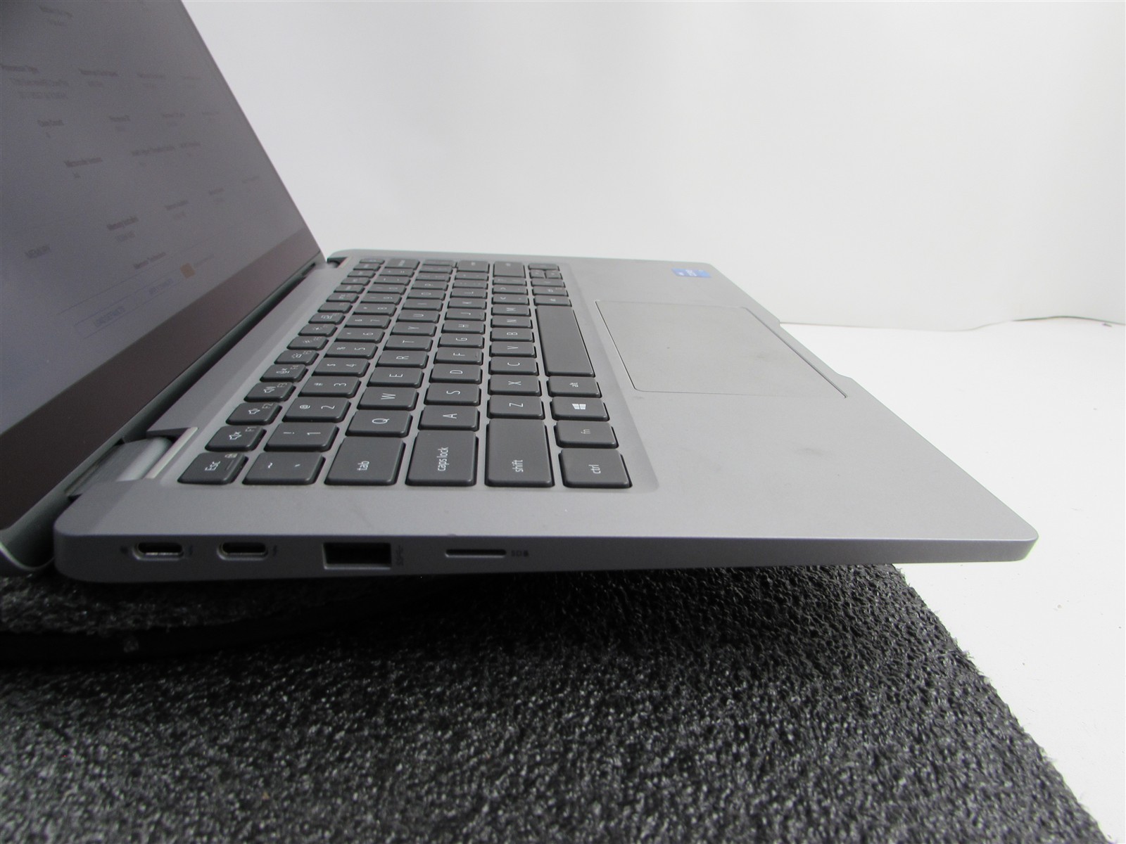 DELL LATITUDE 5320 (CONVERTIBLE) CORE I7-1185G7 256GB SSD 16GB RAM NO O.S