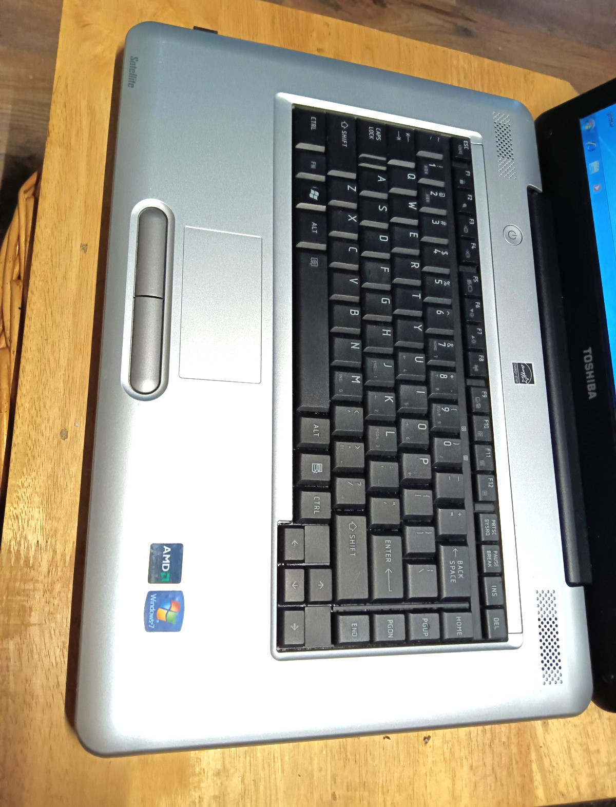 Toshiba L455D-S5976/AMD Turion RM-70 2.00ghz/4gb/750gb/Windows 7 Home/Vga/15.6