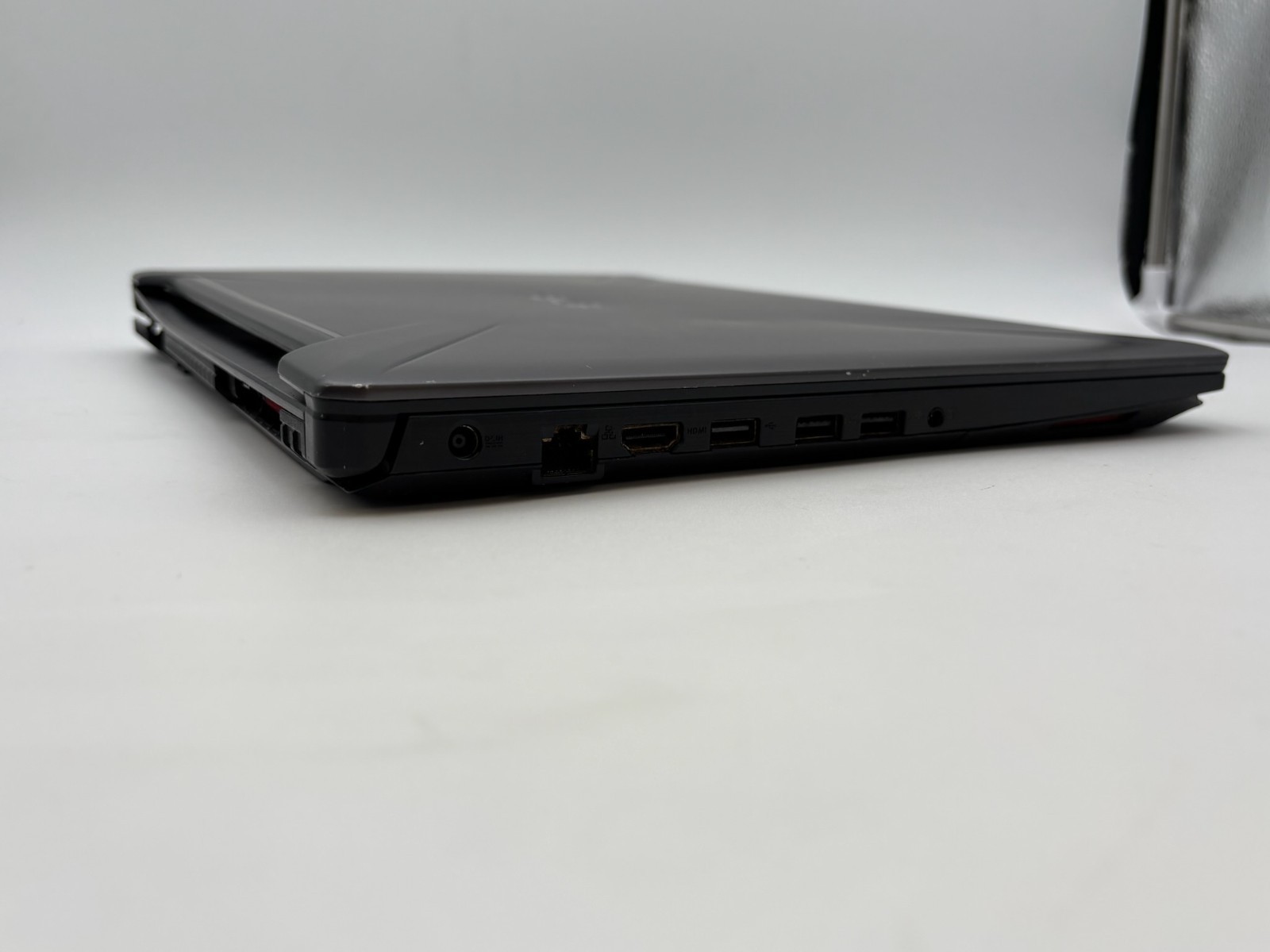 ASUS TUF Gaming FX705G 17.3″ 256 GB SSD 8 GB RAM i7-8th Gen GTX1060 As For Parts