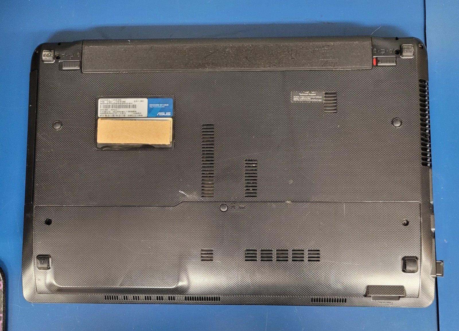 Asus A53E-XN1, Intel Pentium 8940 @2.0GHz, 4 GB RAM, 120 GB SSD, Linux Mint