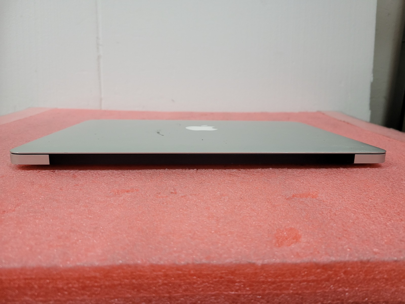 Apple MacBook Air 2015 A1466 13″ i7-5650U 4GB RAM 256GB SSD *Read* | C1066