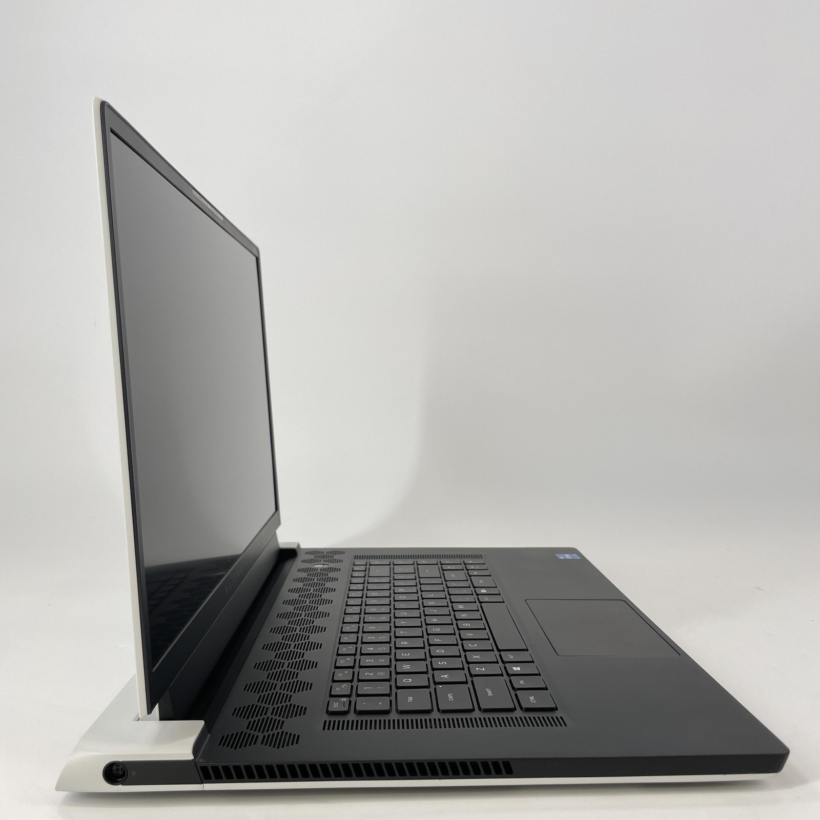 Dell Alienware X17 R1 165Hz FHD i7-11800H 32GB 1TB/512GB RTX 3070 Bent Frame