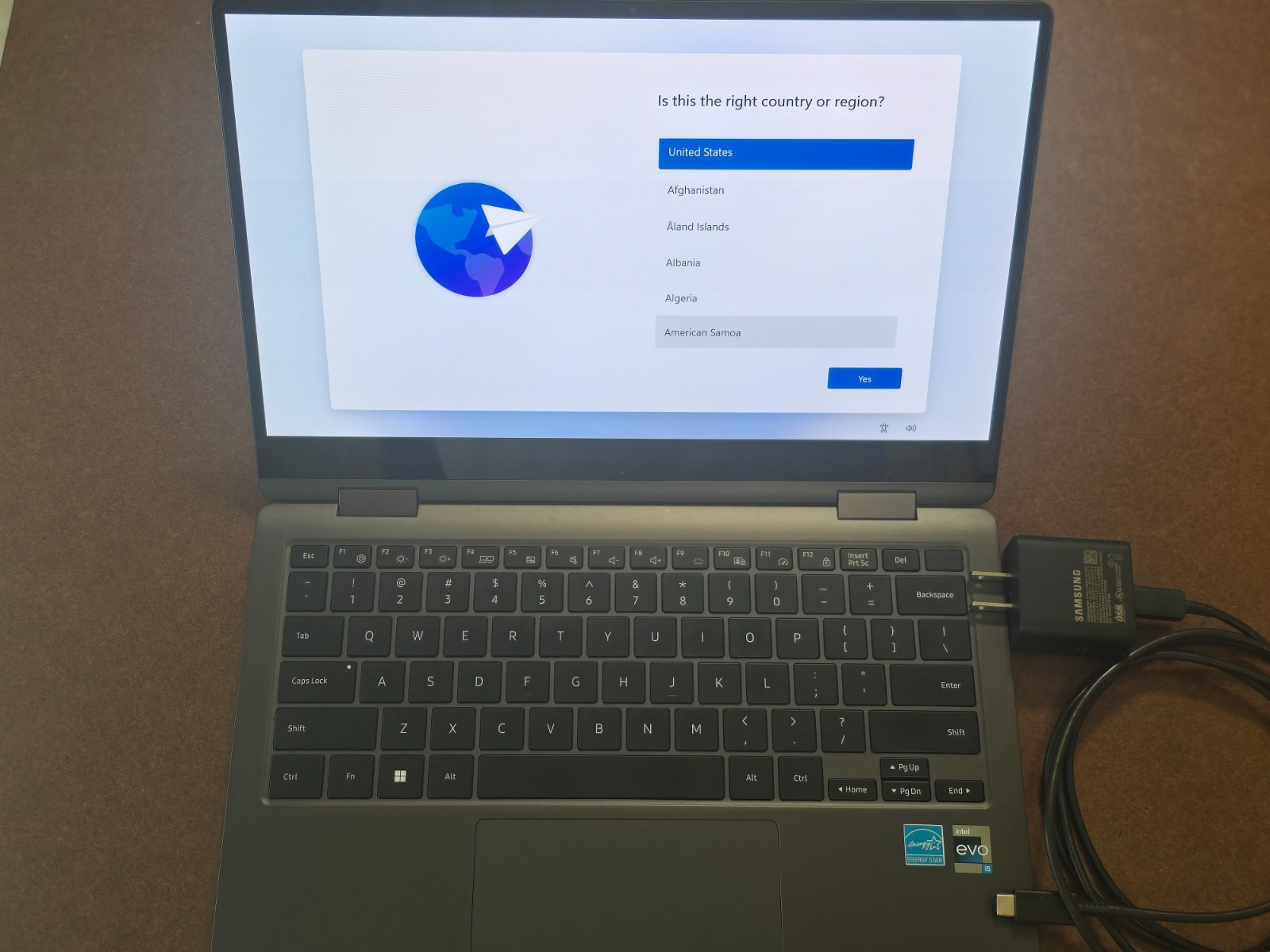 Samsung Galaxy Book2 13.3″ – AMOLED – Core i5-1235U 8GB RAM 256GB SSD Touch