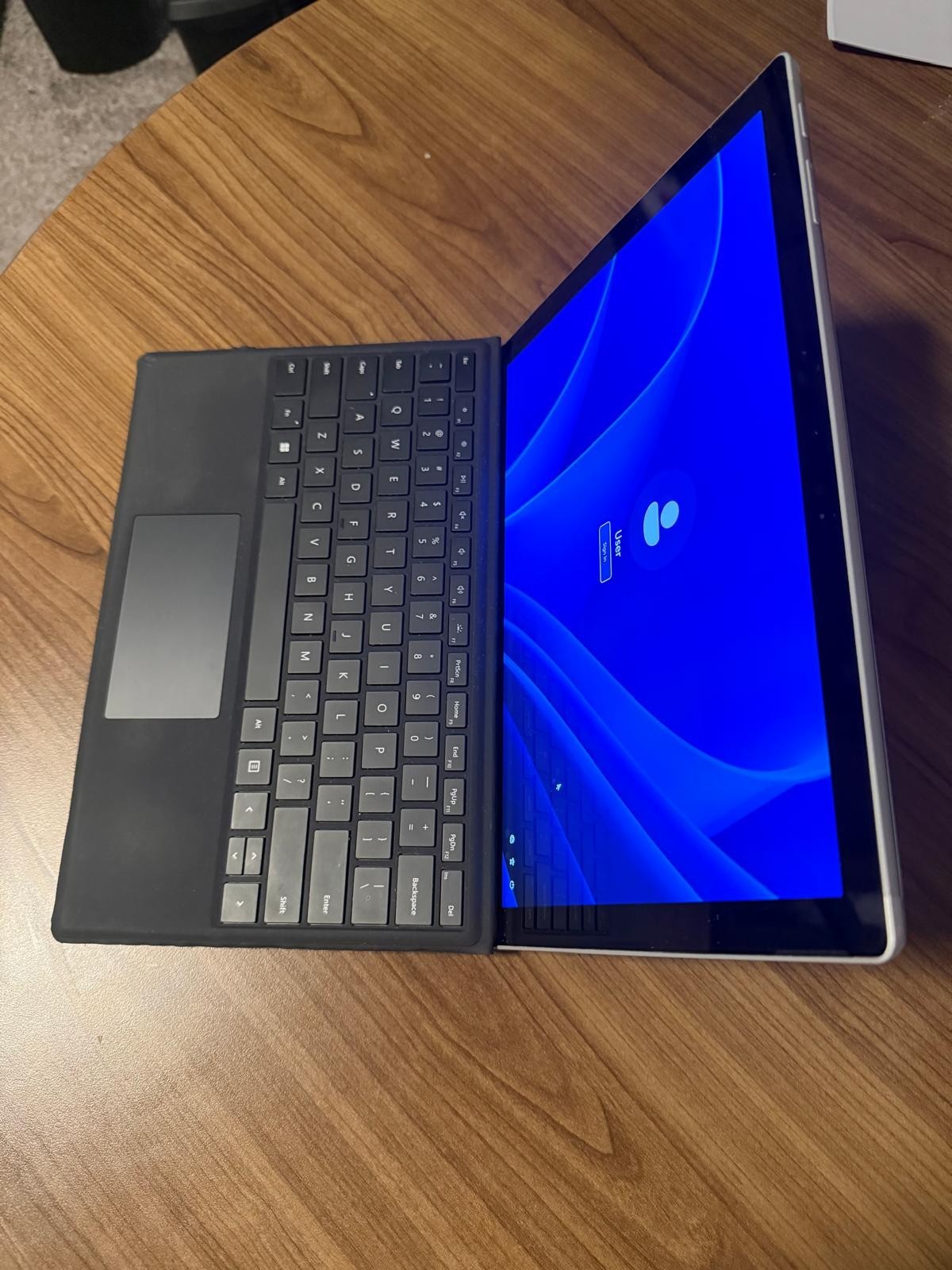 Microsoft Surface Pro 7+ i3-1115G4 8GB RAM 128GB SSD Win11 + Keyboard Charger