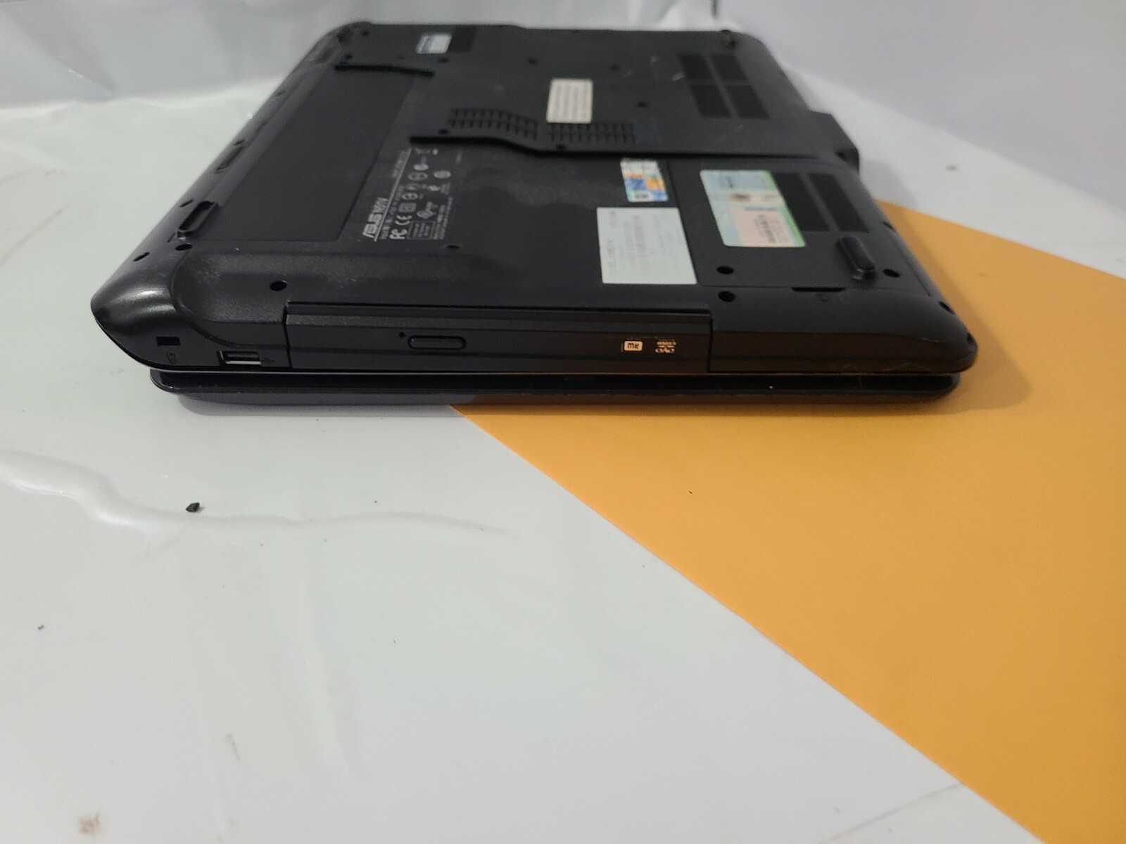 Asus N81V Series Intel Core 2 Duo T9550 2.6Ghz 4GB DDR3 No HDD 14″ Laptop