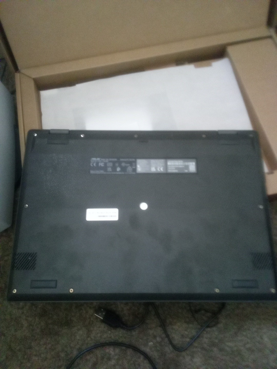asus chromebook (Cm1402cm2) Gravity Grey, LCD 14.0 FHD SSD 64G. Cracked screen.