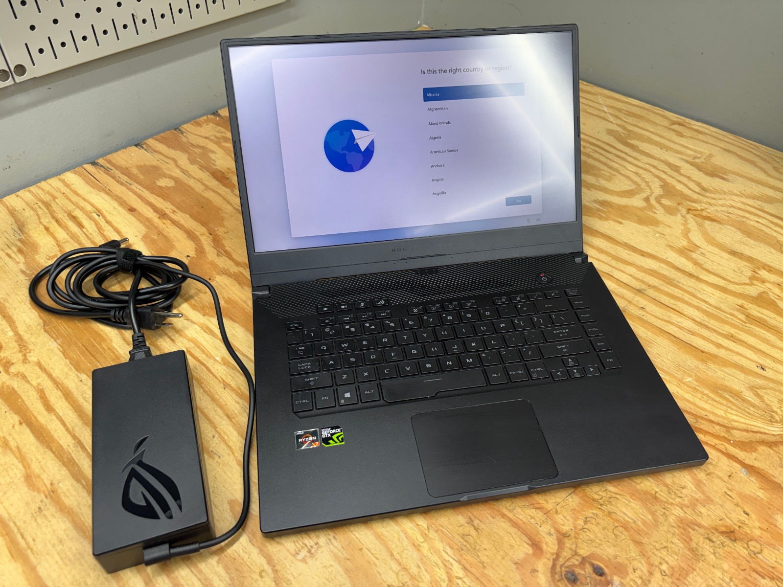 ASUS ROG Zephyrus G GA502DU 15.6 Ryzen 7 3750H GTX 1660Ti 16GB 512GB SSD Win11