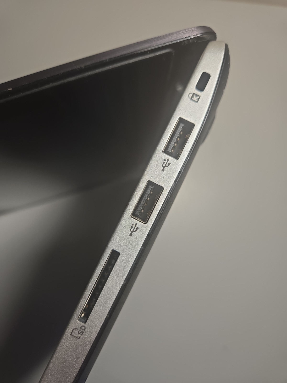 Asus Tscr 14″/ i5-4200u/ 8Gb/Ssd 120Gb/ Camera Battery doesn’t Work/NO AC #01