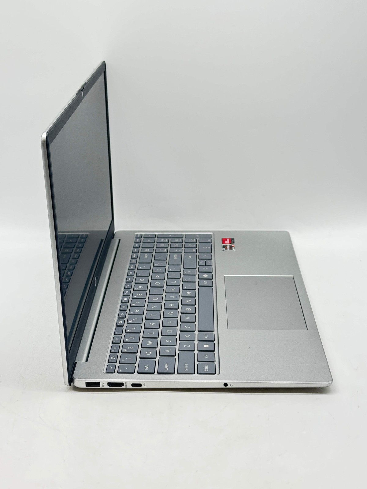 HP 15-fc0399nr 15″ Laptop Ryzen 3 7320U 8GB 256GB SSD Silver – For Parts