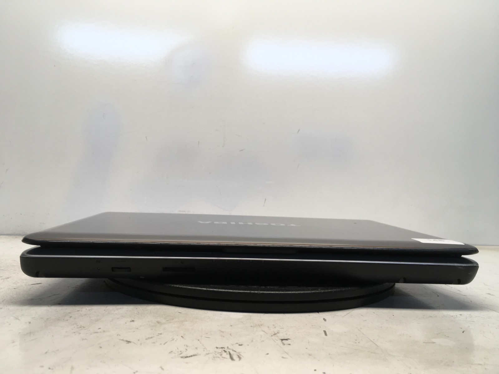 Toshiba Satellite L505-ES5015 Intel Pentium Dual-Core T4400 2.2GHz 4 GB NO HDD