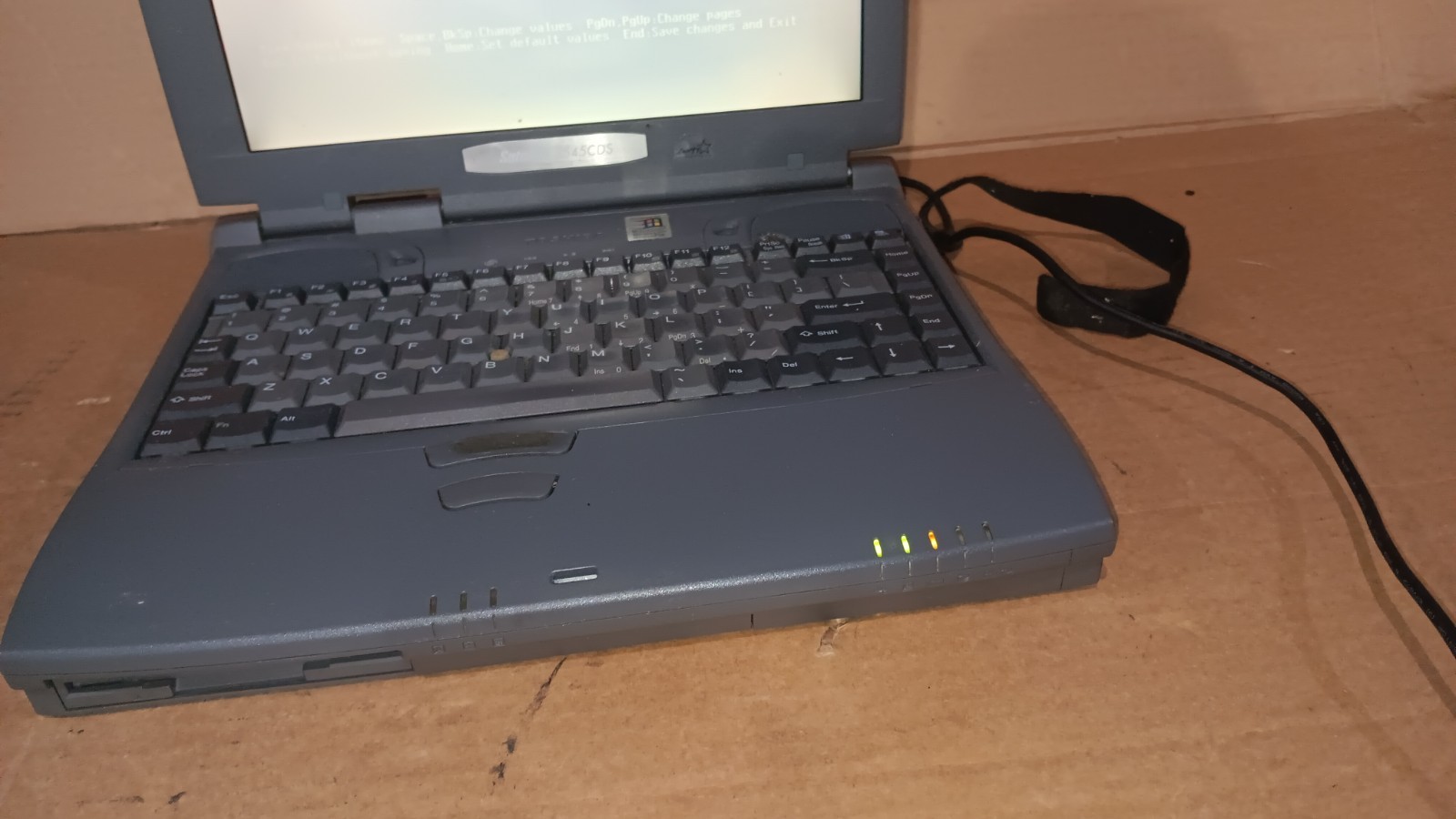 Vintage Toshiba Satellite 2545CDS Retro Laptop AMD K6-2 processor 333 MHz Parts