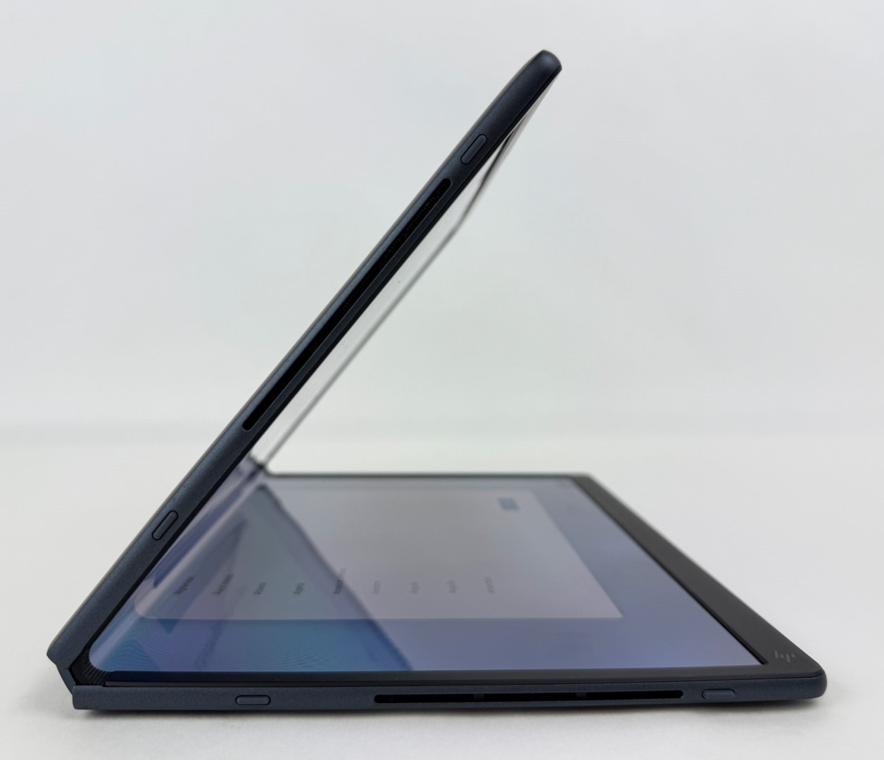 HP Spectre 3in1 17-cs0013dx 17″ 2.5K OLED Touch i7-1250U 16GB 1TB W11H Foldable