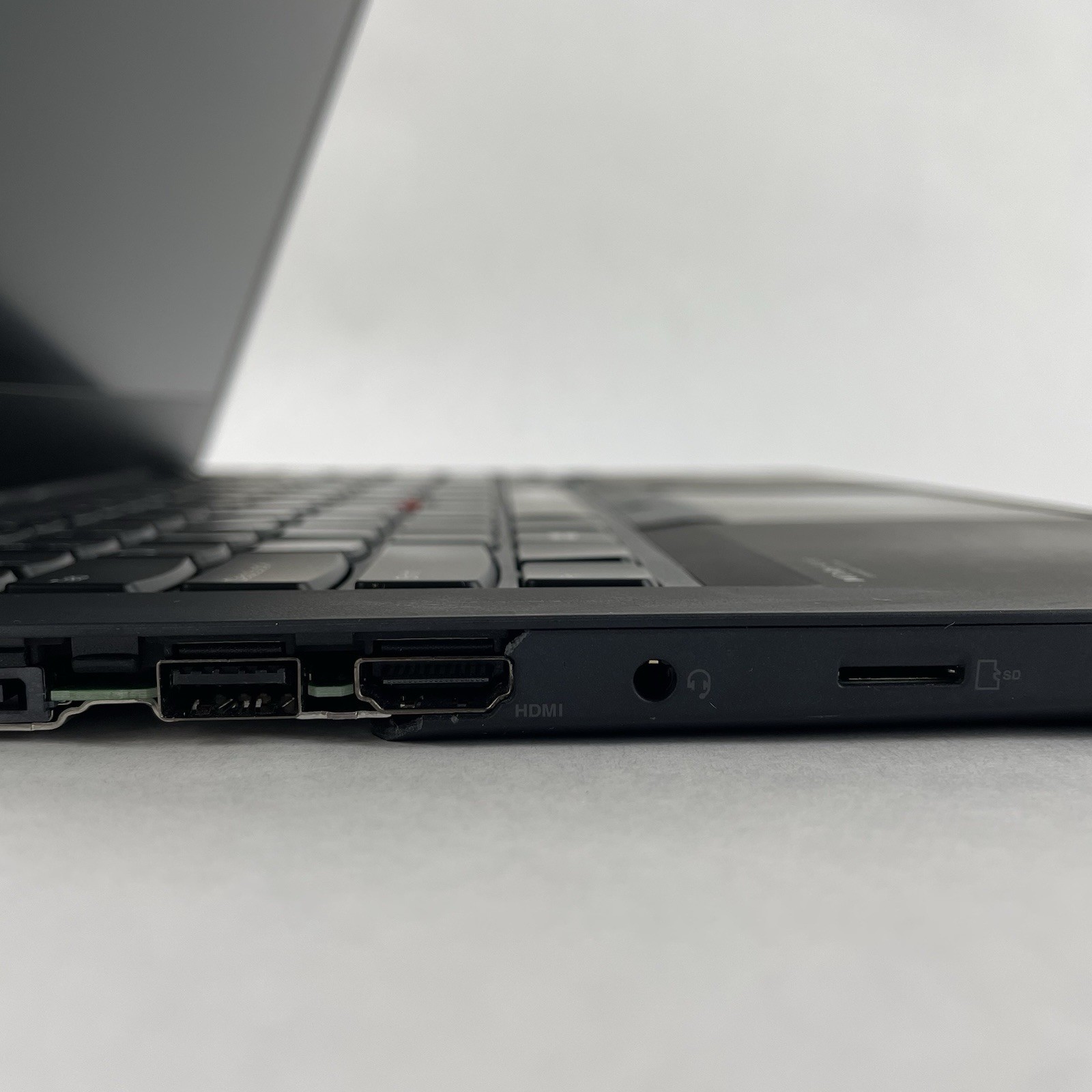 Lenovo ThinkPad T14 Gen2i 14″ i5-1145G7 2.60GHz 16GB RAM No SSD/OS/AC-Bad Bottom