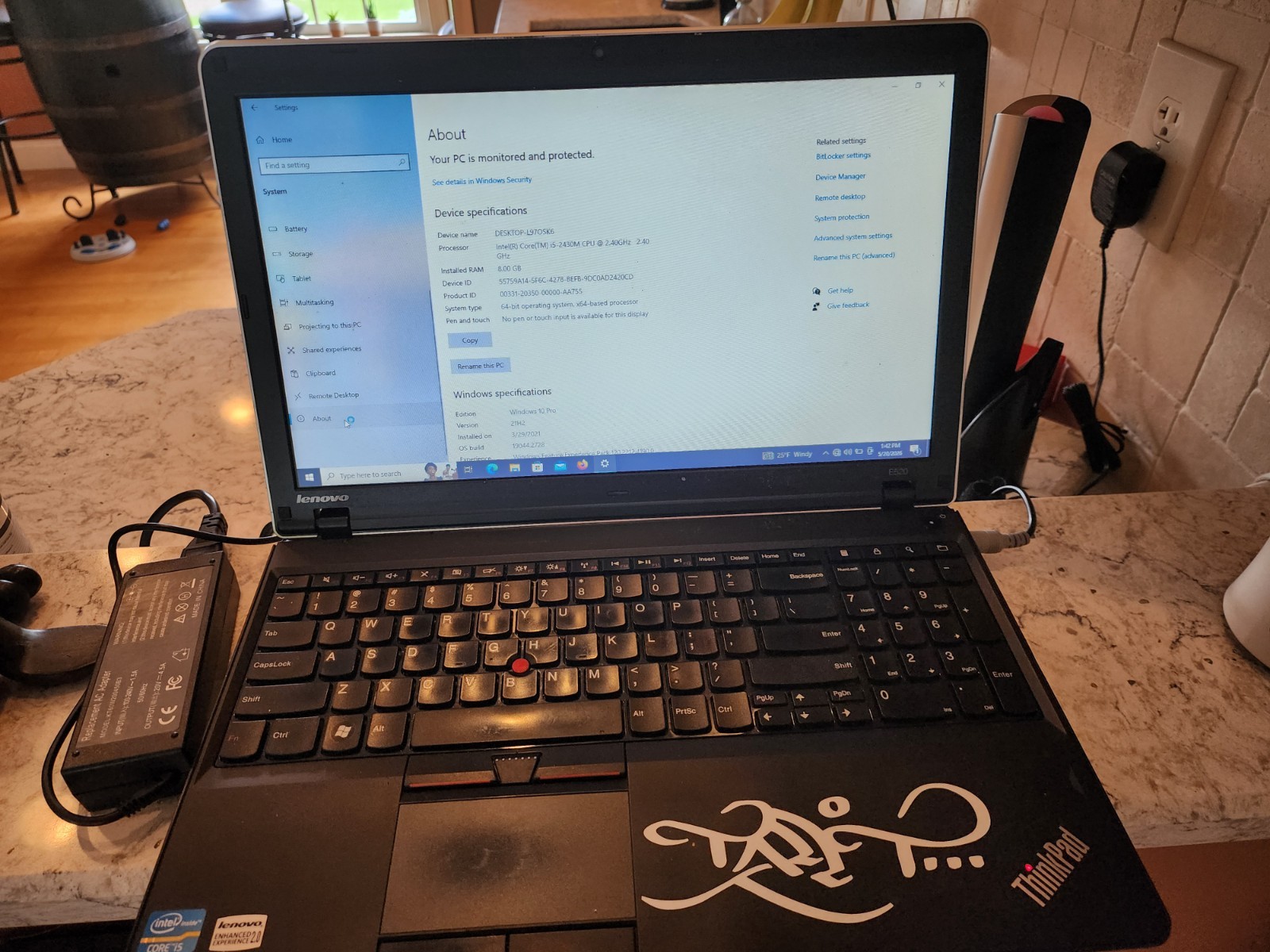 Lenovo ThinkPad Edge E520 15.6″ i5-2430M 8GB 500GB HDD Win10 Pro Black