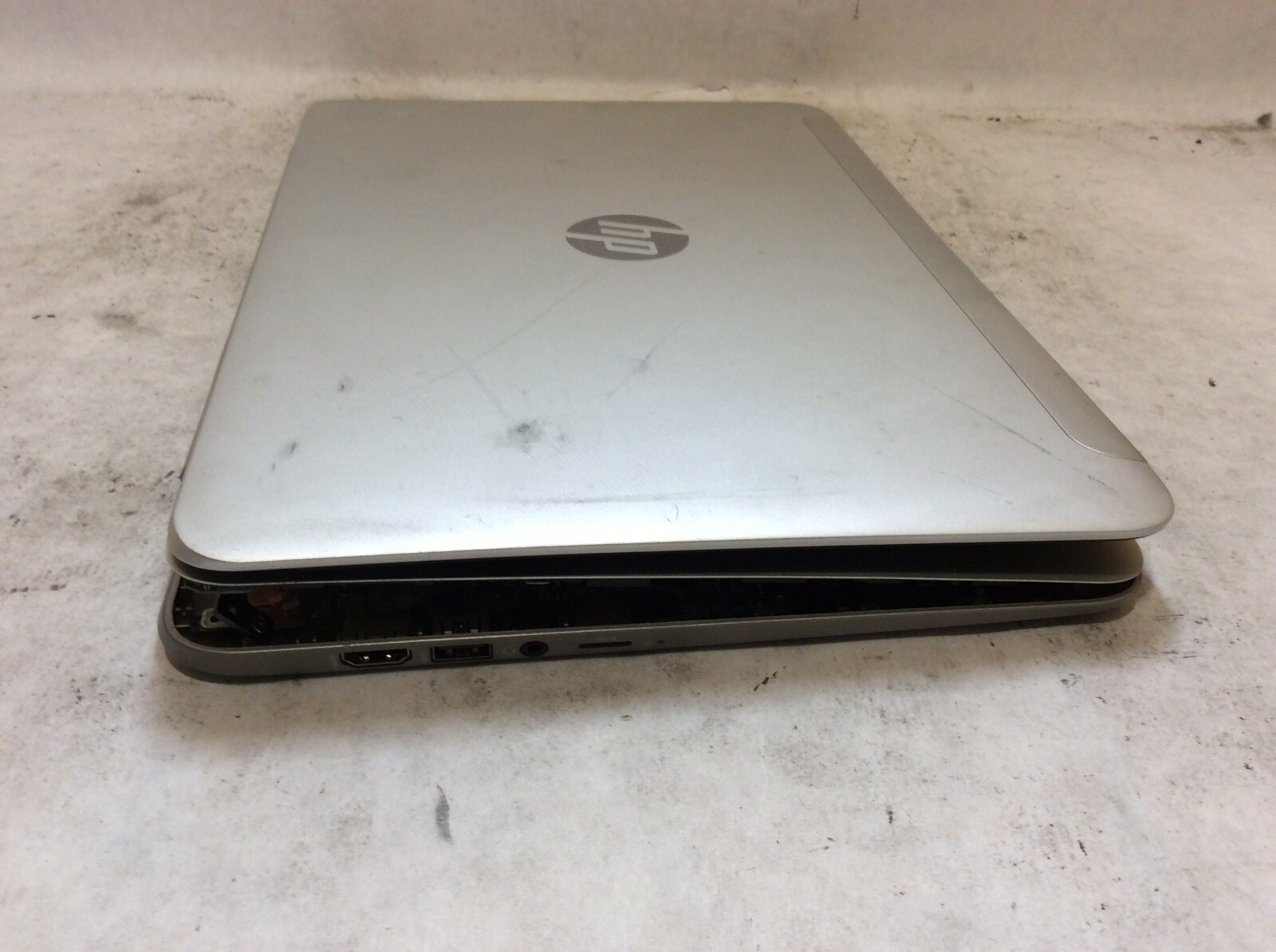 HP Stream 14-z010nr Laptop 14″ AMD A4 FALLING APART -PP