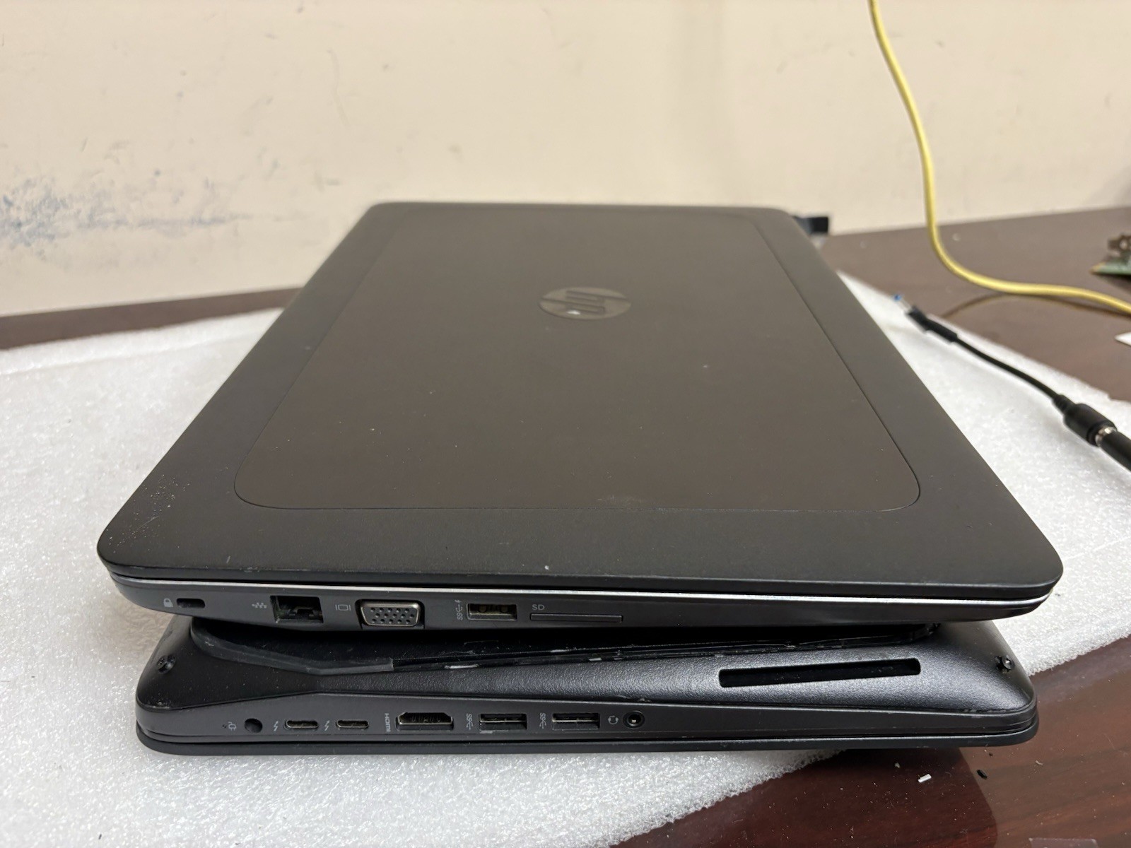 Lot of 2 HP ZBook 15 G3 15.6″ Intel i7-6820HQ – 8GB – No Hard drive