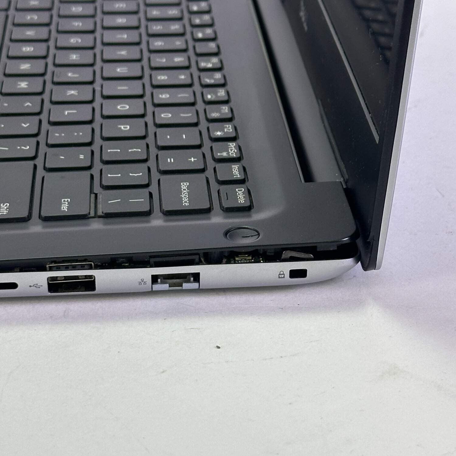 Dell Vostro P92G001 14″ i7-8565U 1.8GHz 16GB RAM (NO SSD)