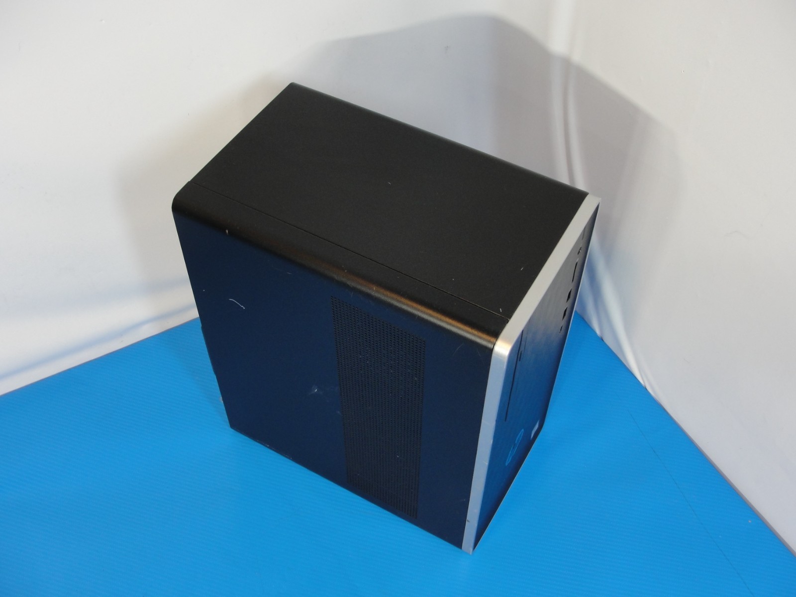 HP Pavilion 590-p0033w Desktop PC i3-8100 4GB RAM 1TB WIFI BT Win 11 Home