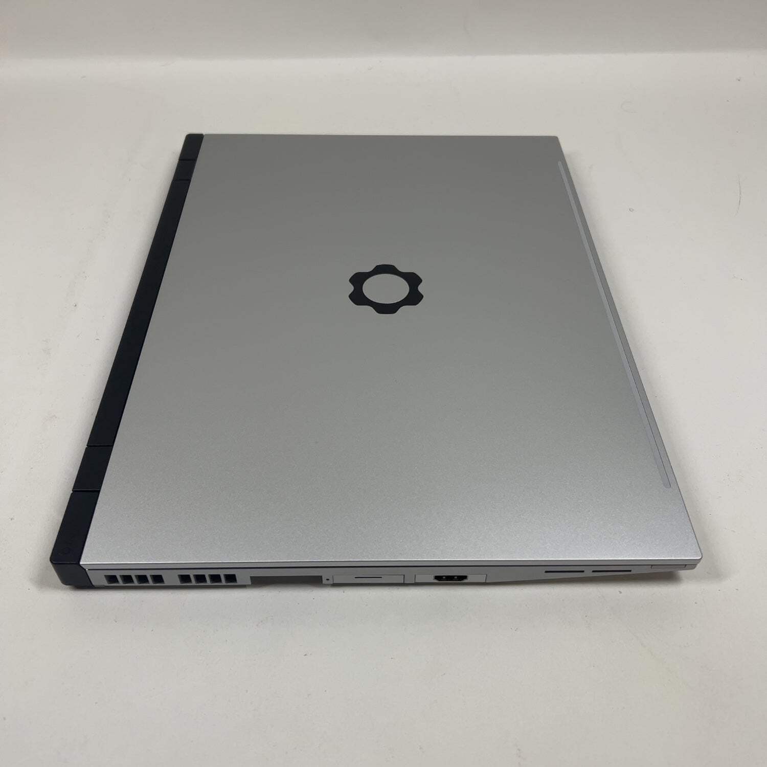 Framework 16 DIY 16-DIY 16″ Ryzen 7 7840HS 3.8GHz 16GB RAM 1TB SSD