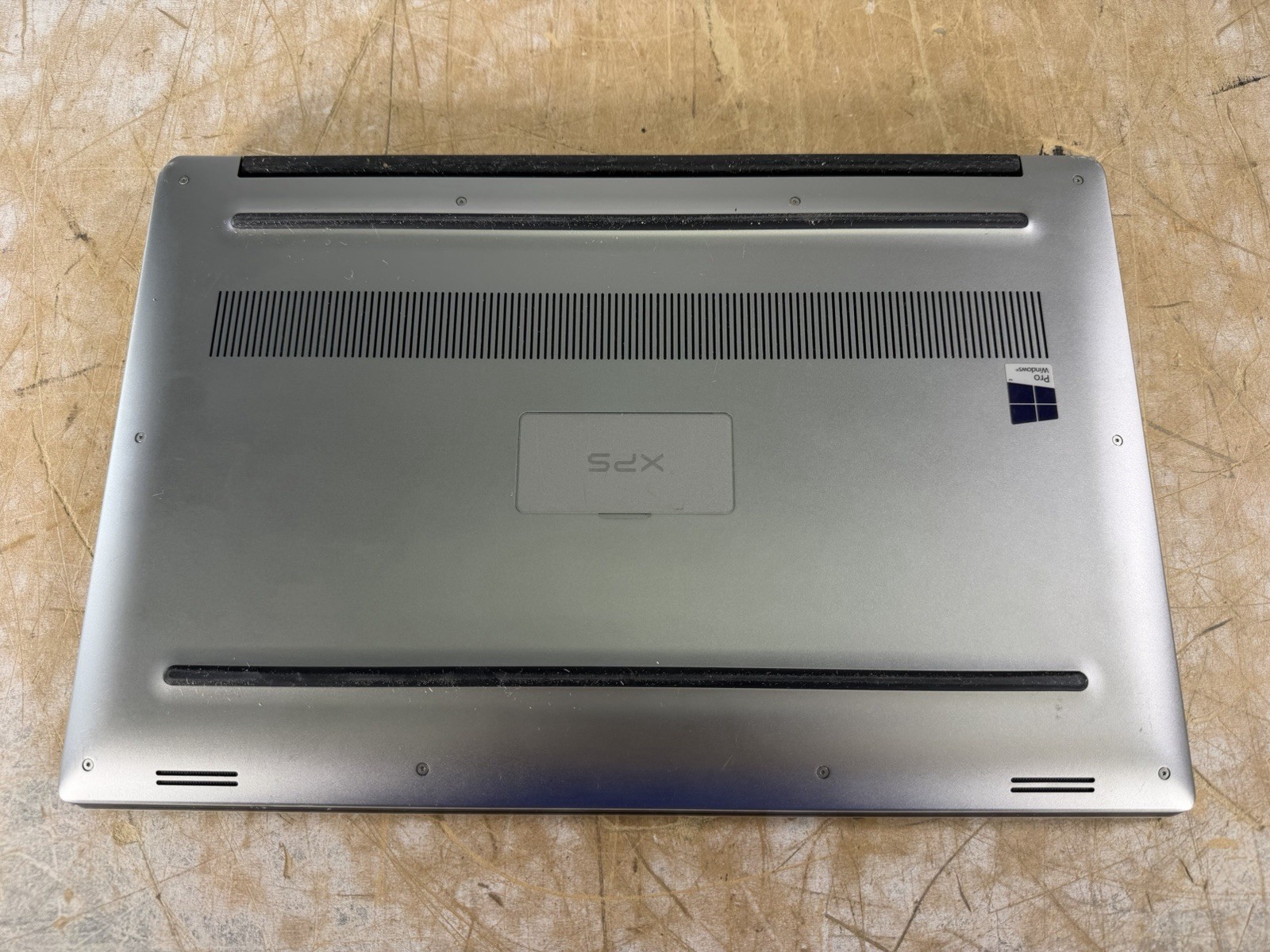 DELL XPS 15 9550 i3-6100H @ 2.70GHz, 8GB RAM, NO HDD/OS