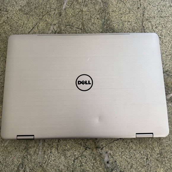 Dell Inspirion 17″ 7000 2 in 1 Laptop in Brushed Silver with Black Keyboard