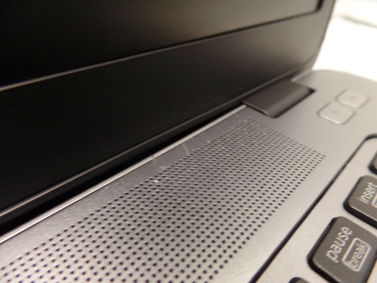 HP EliteBook 850 G2 (L4A23UT#ABA) 2.3GHZ i5-5300U 8GB 180GB SSD WIN10