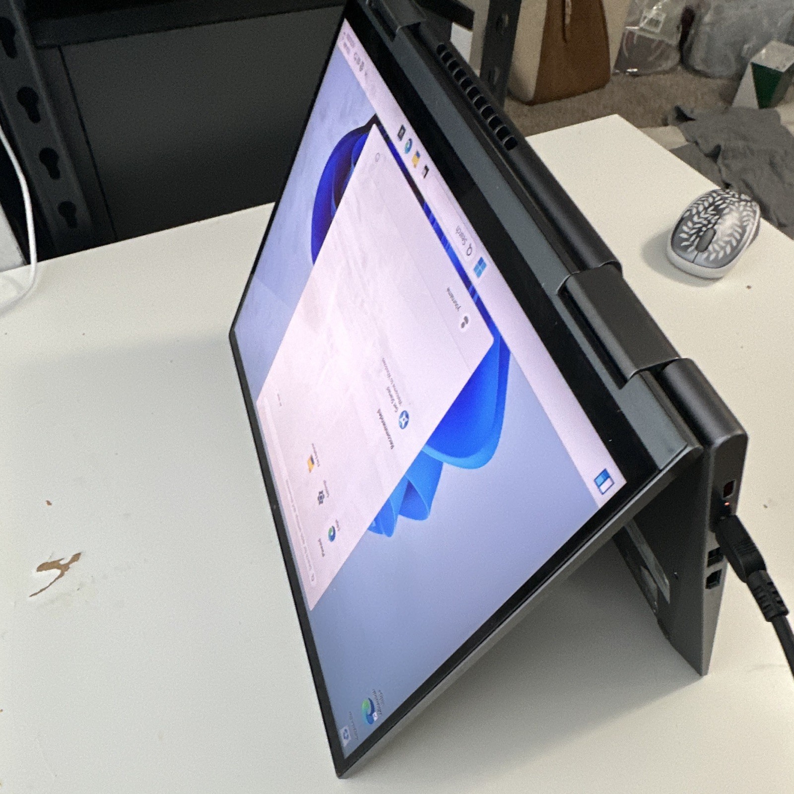 Lenovo ThinkPad X1 Yoga 14 in 2-in-1 Convertible Laptop Intel Core i5 Win 11