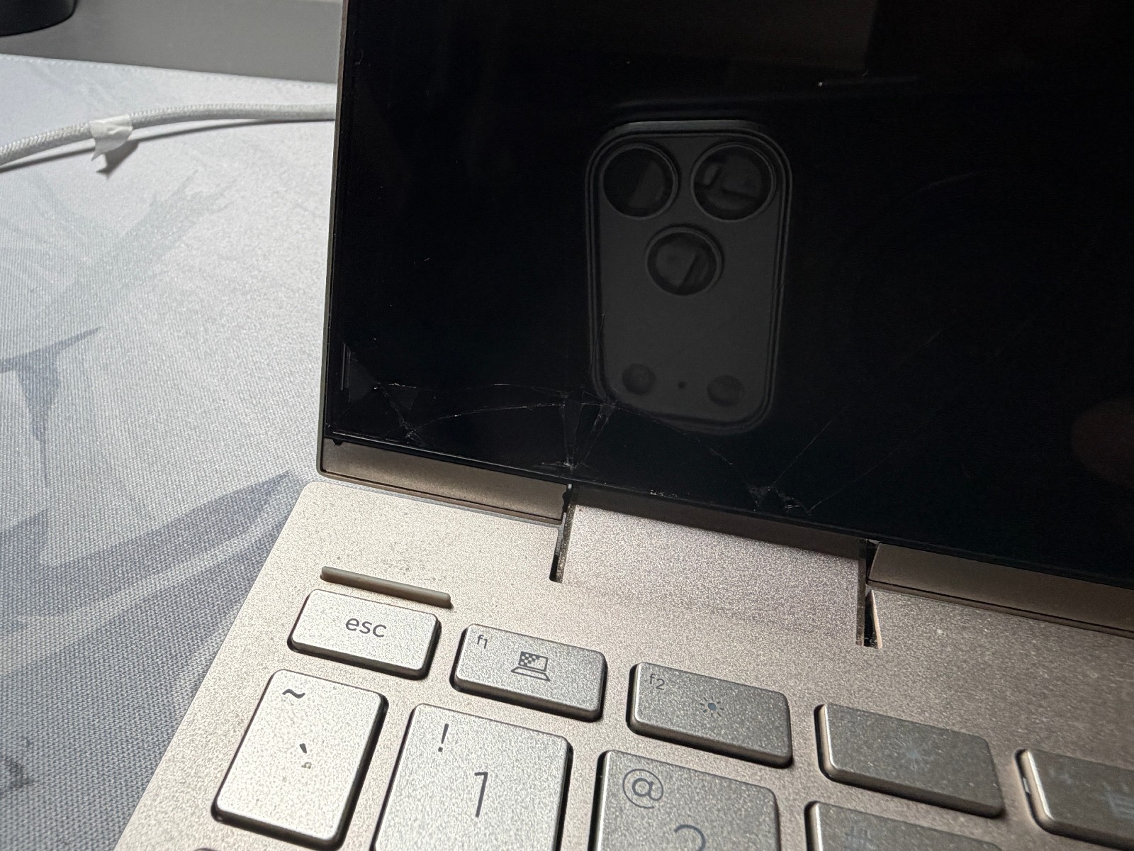 HP ENVY x360 2-in-1 Intel Core i7-1165G7 8GB RAM NO SSD CRACKED SCREEN FOR PARTS