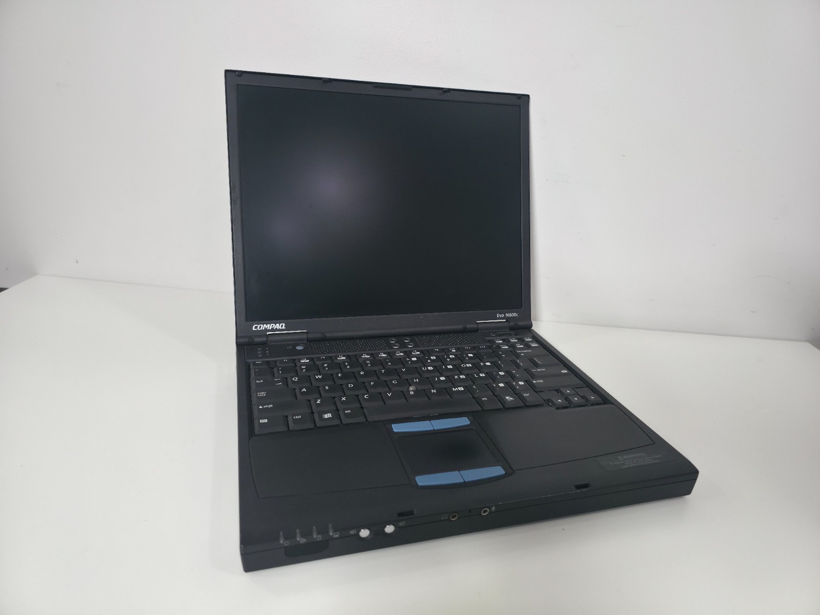 Vintage Compaq Evo N600c 14″ Laptop | Pentium III-M 866MHz | Boots to BIOS