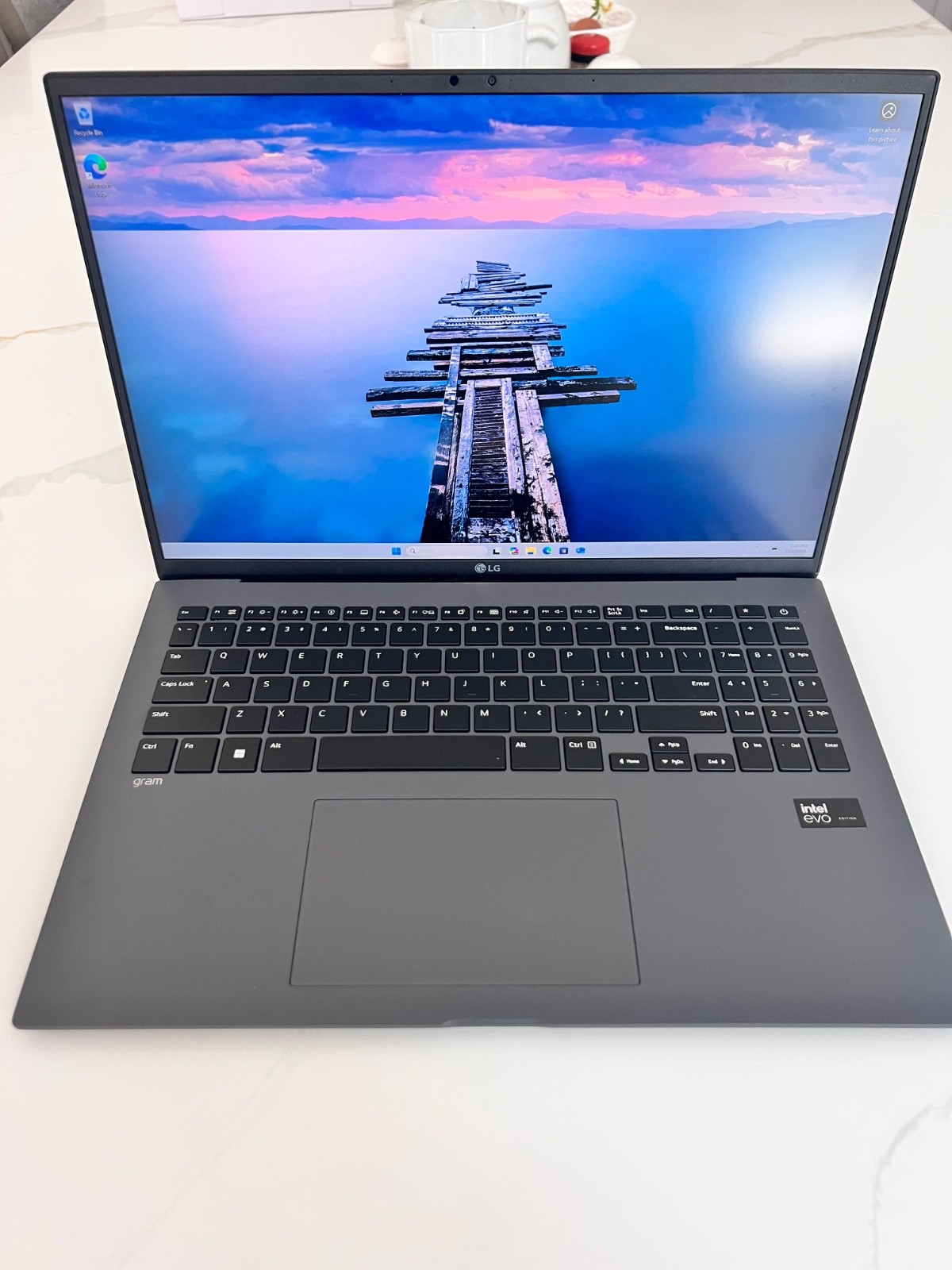LG 15.6″ Gram Lightweight Notebook Core Ultra 7 155H 32GB Memory 512GB SSD