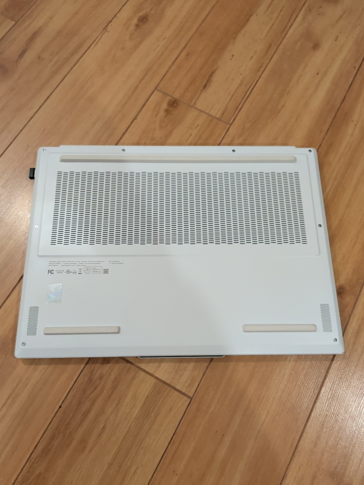 Lenovo Legion 7 16IAX10 16″ WQXGA Ultra 9 275HX 32GB UPGRADED 2TB RTX 5070 W11H