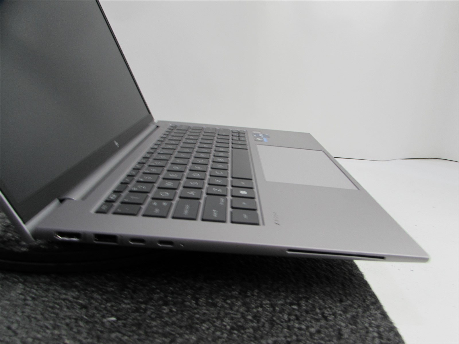 HP ZBOOK FIREFLY 14 (G9) 1920X1080 FHD CORE I5-1250P 256GB SSD 16GB RAM NO O.S