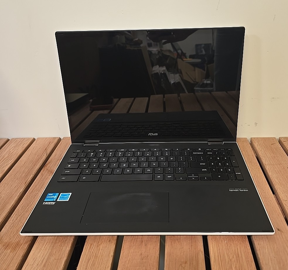 ASUS C536E CHROMEBOOK CORE I3 , 17″ SCREEN TURNS ON BUT STAYS DEAM PARTS ONLY)