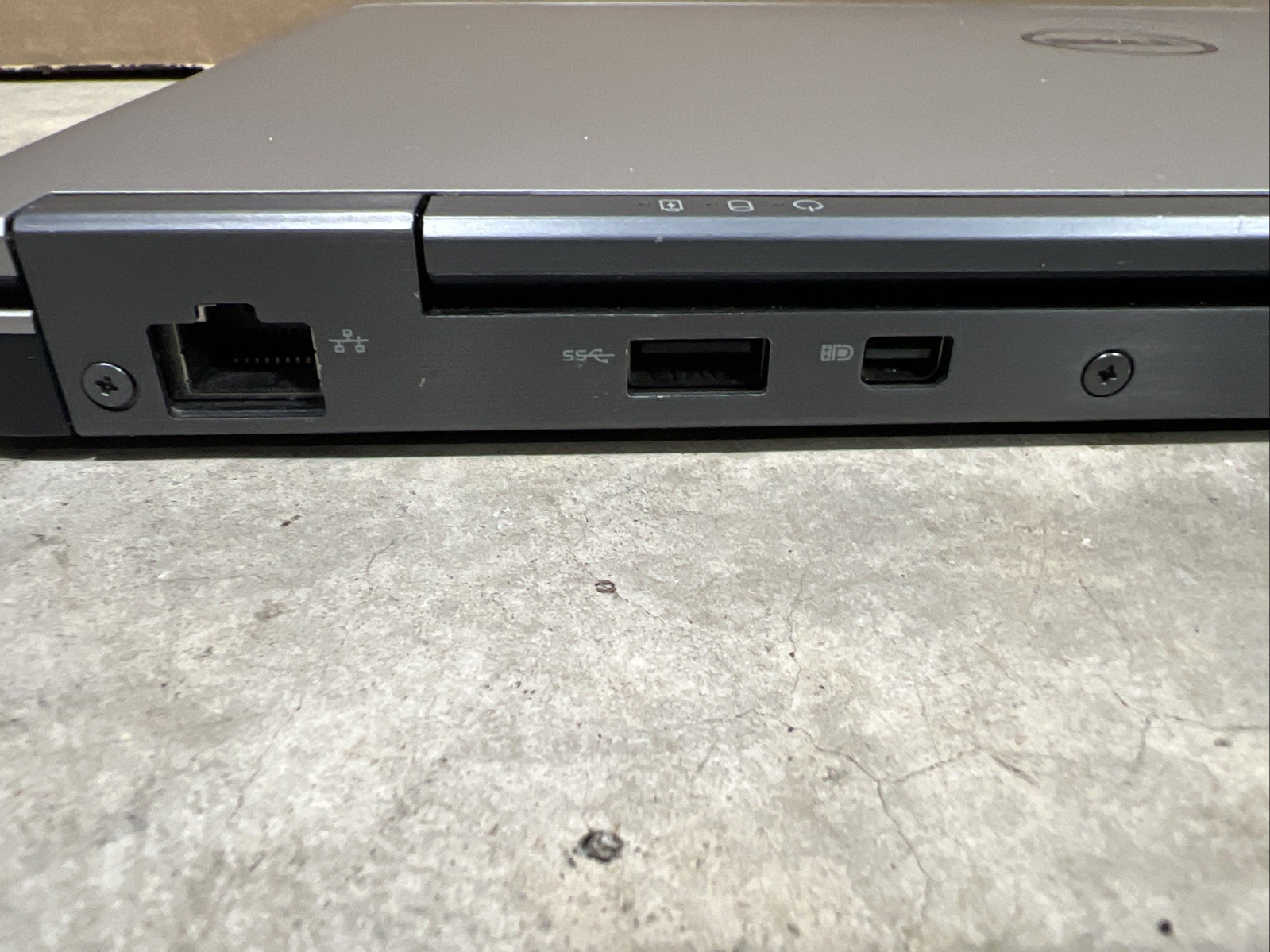 Dell Latitude E7440 i3-4030U@1.90GHz, 8 GB RAM, 14″, No HDD **Turns On