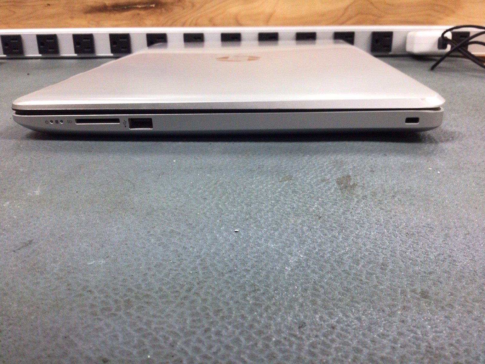 HP Notebook – 15z-bw000 Gaming Laptop AMD A9 Radeon R5 | 8GB | 1TB HDD | NO OS