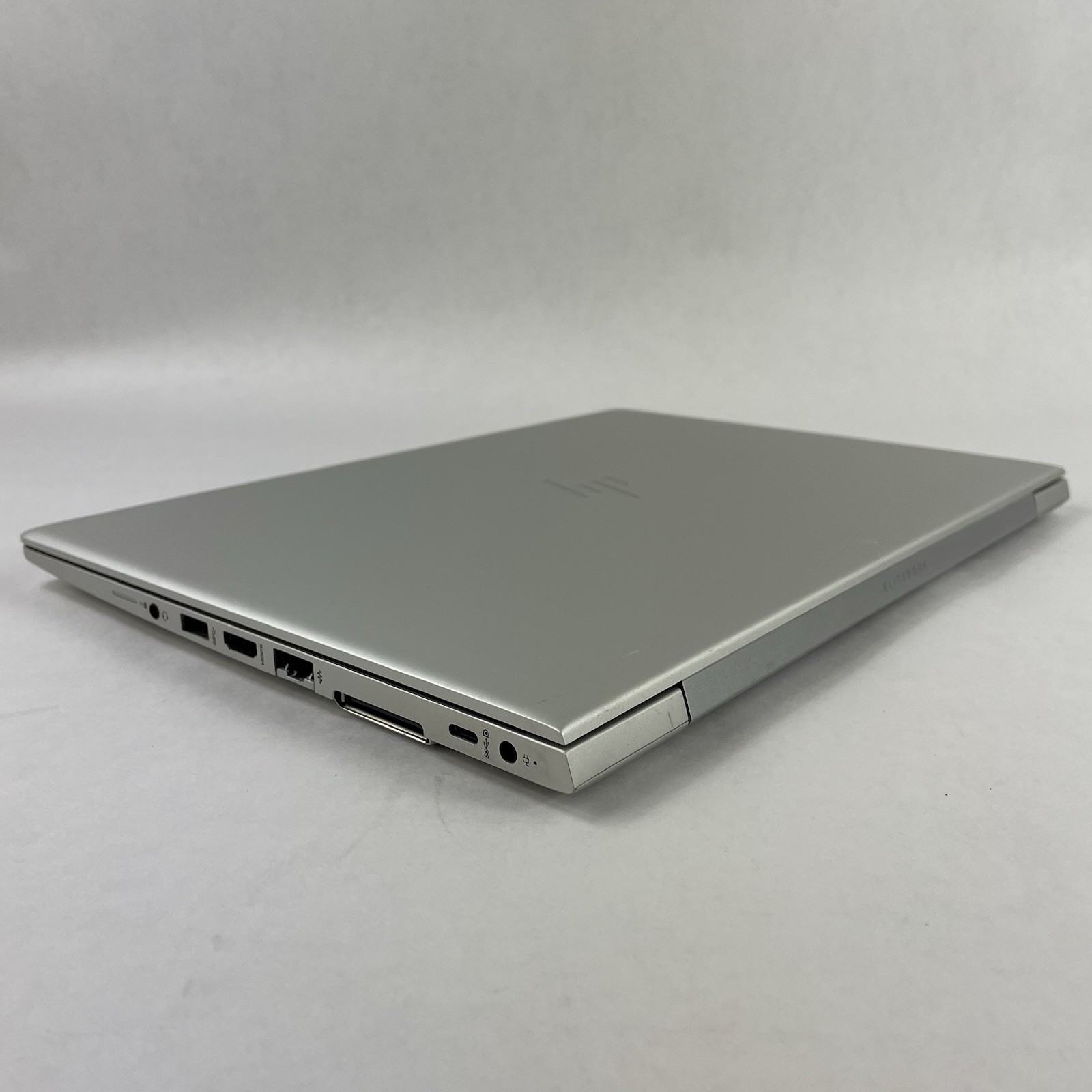 HP mt45 14″ Ryzen 3 Pro 3300U 2.10 GHz 8 GB RAM No SSD/OS/AC – Tilted Key