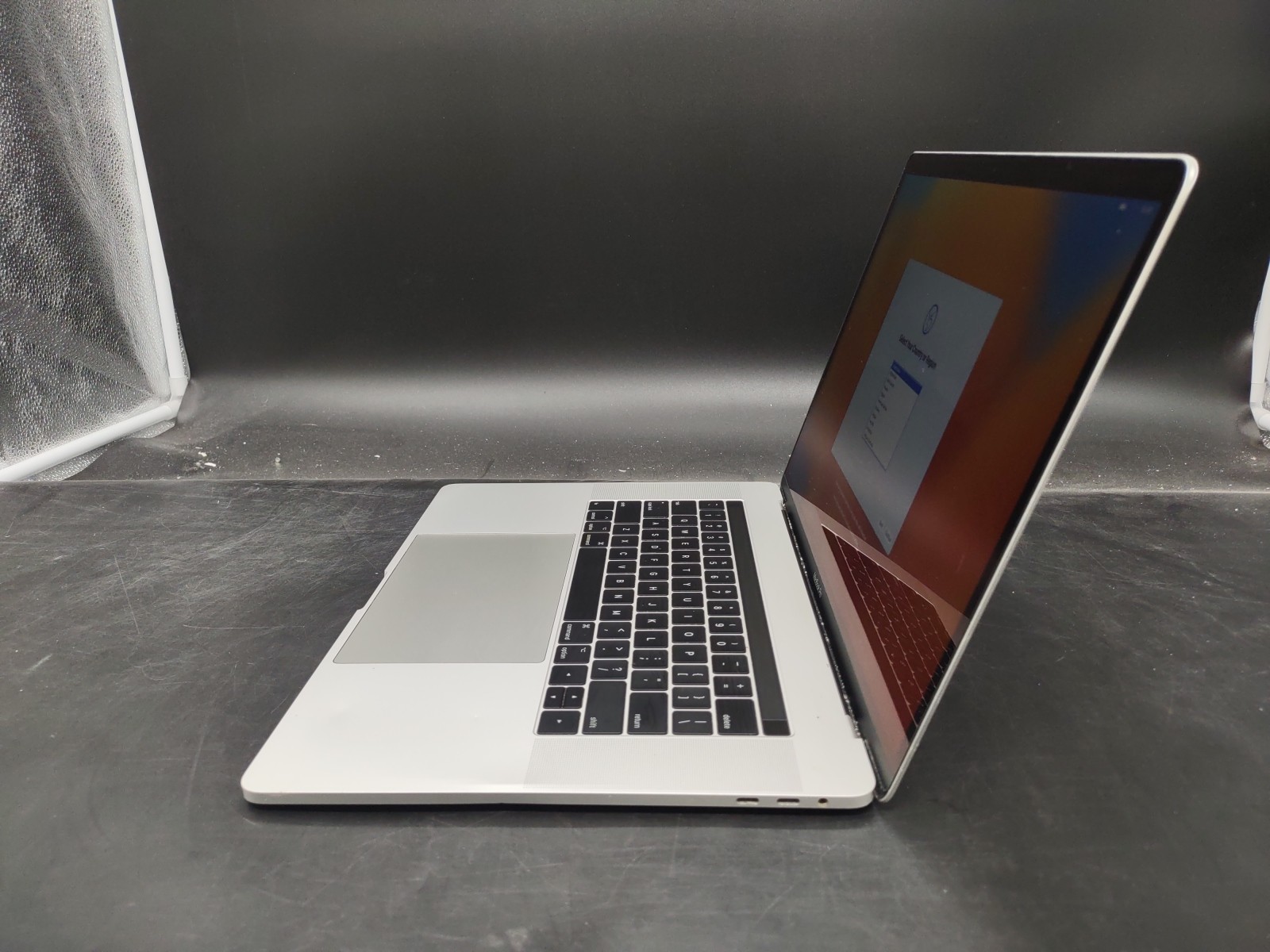Macbook Pro 14,3 A1707 i7 7700HQ @ 2.80GHz 16GB RAM 250GB NVME macos Ventura