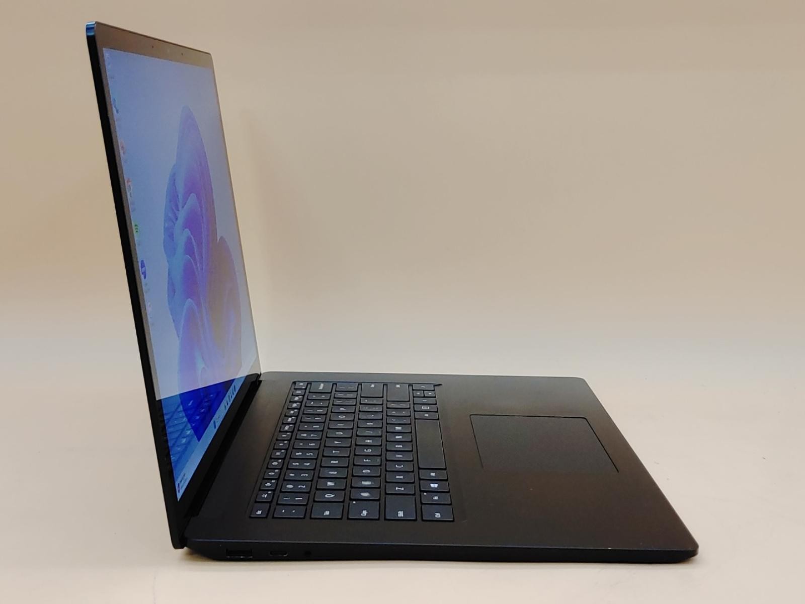 Microsoft Surface Laptop 4 15″ i7-1185G7 8GB 512GB Win11Pro *NO A/C* *WORN KEYS*